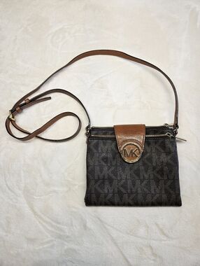 Michael Kors Fulton Small Saffiano Crossbody 32F3GFTC3B